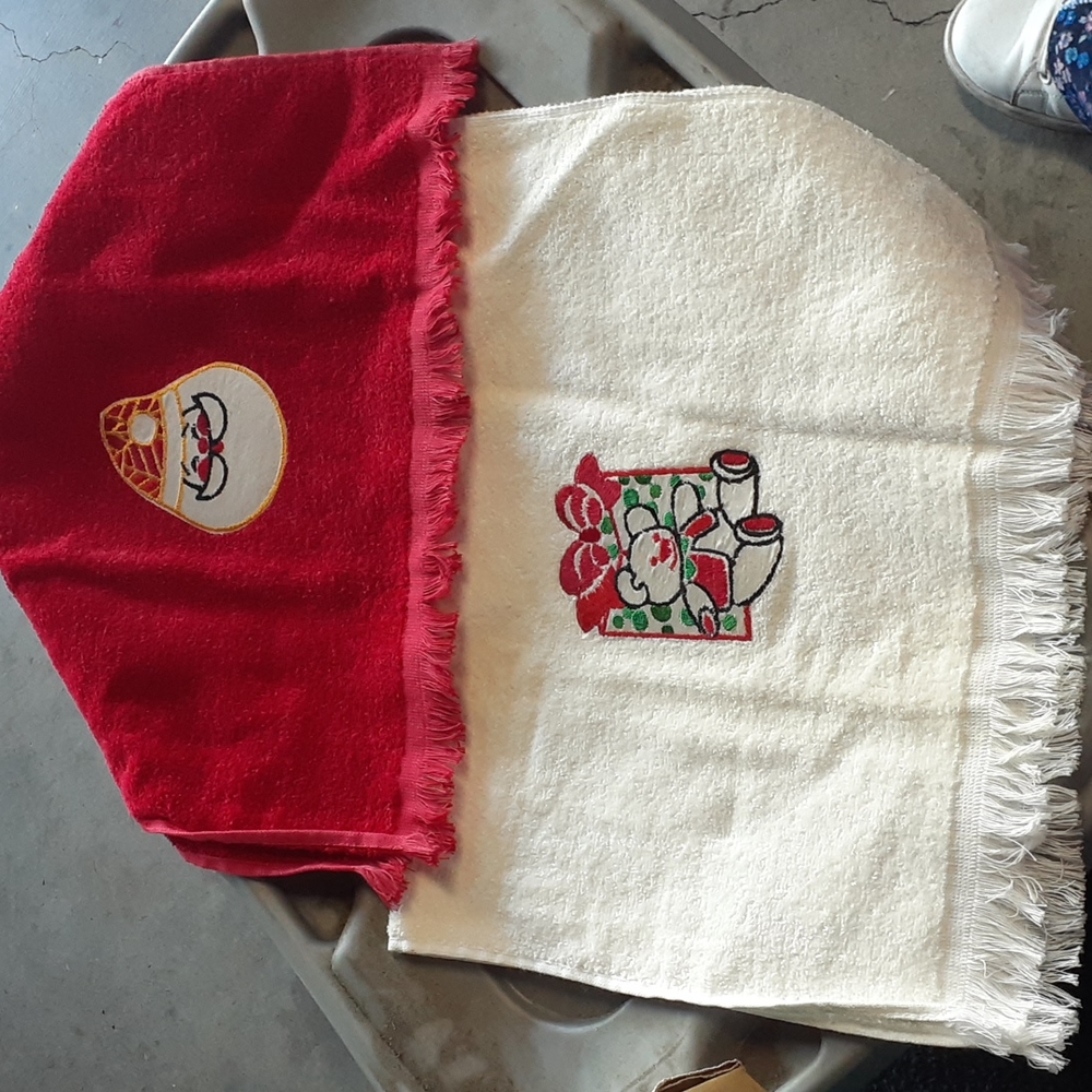 Set of 2 Vintage Satin Applique Hand Towels